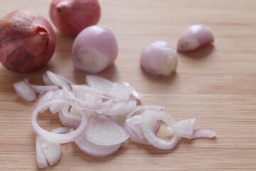 sliced of Shallots on wooden cutting board