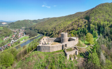 Naklejka premium Aerial view of Rytro Castle (Zamek w Rytrze), Poland