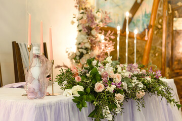 Beautiful floral compositions in the restaurant for the wedding ceremony