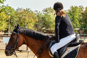 Young girl in Show jumping.
