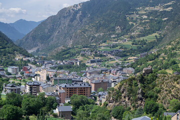 Fototapeta na wymiar Frontera francesa - andorra - pas de la casa y Andorra la Vella