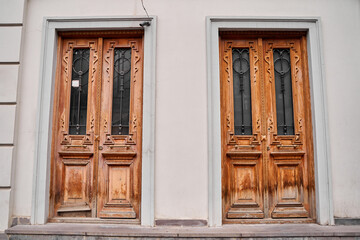 Fototapeta na wymiar Atmospheric vintage wooden entrance doors. Retro style