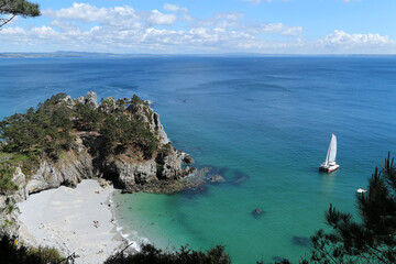 Plage de l'Ile Vierge ou pointe Saint Hernot à la presqu'île de Crozon, Bretagne, France