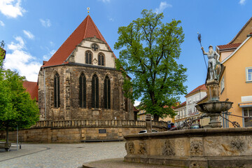Die Johann-Sebastian-Bach-Kirche und der Hopfenbrunnen in Arnstadt