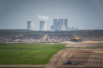 Tagebau und Kraftwerk