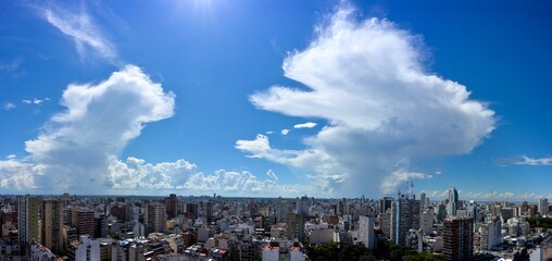 Fototapeta premium impressive thunder clouds rising over Buenos Aires