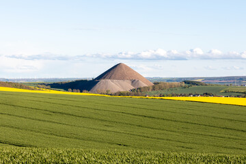 Panoramaaufnahme Landschaft Mansfelder Land mit Abraumhalden Bergbau
