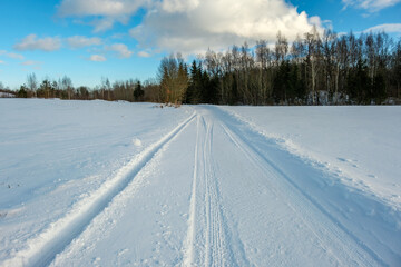Fototapeta na wymiar tourist trail in winter snow