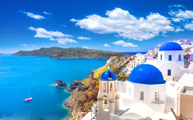 Foto op Plexiglas Oia town on Santorini island, Greece. Traditional and famous houses and churches with blue domes over the Caldera, Aegean sea © gatsi