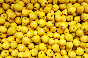Quince in the market