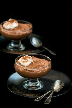 Dessert cups with chocolate mouse 