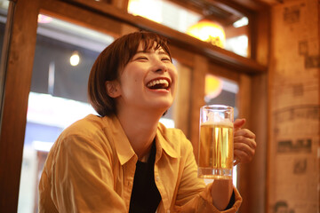 	お酒を飲む女性