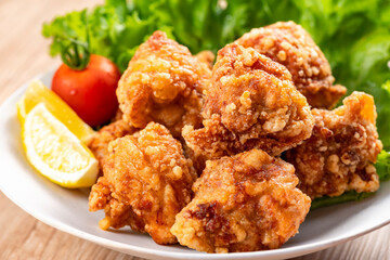 から揚げ　鶏の唐揚げ