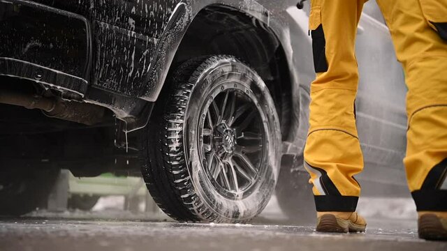 Vehicle Cleaning in Pickup Truck Wash