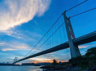 Obraz premium Tsing Ma bridge in Hong Kong at dusk