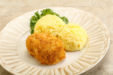Crispy chicken cutlet with mashed potato