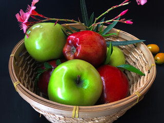 red and green apples