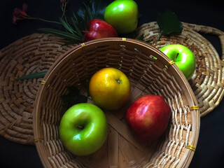 red and green apples