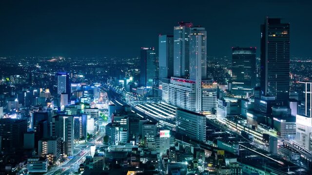 都市と鉄道の夜景　タイムラプス　ズームイン
