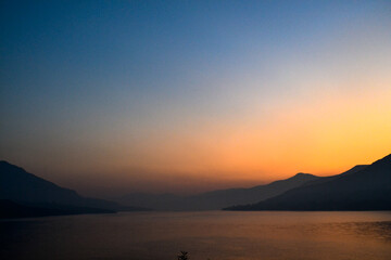Fototapeta na wymiar Sunrise near lake