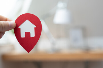 haus symbol in hand