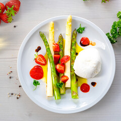 Burrata cheese with asparagus and strawberries