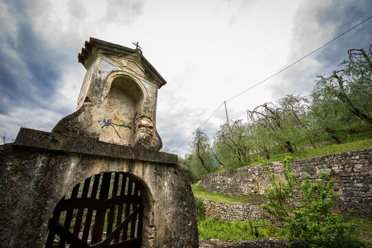 Small and ancient Votive Shrine, dedicated to the Nativity, 1887, on the coast of Lake Garda (Lago di Garda). Biaza district, Brenzone sul Garda, Verona province, Veneto, Italy, Europe.