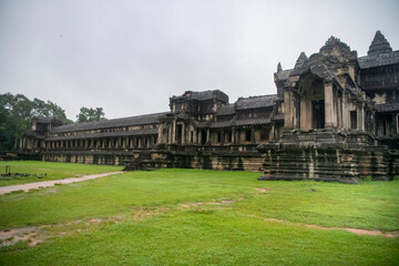 Fototapeta na wymiar Angkor Wat is the largest temple in the world, it rains in the rainy season (Cambodia, 2019)