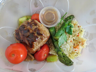 Steak, risotto et salade à emporter