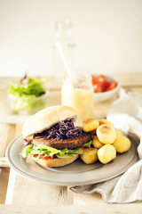 Burger with radicchio salad quinoa and potatoes (ph. Archivio Collection)