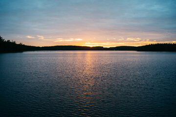 Obraz premium sunset over the lake