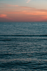 Obraz premium Biarritz, sunset avec des vagues et l'océan Atlantique 