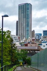 赤坂　坂道と高層ビル
