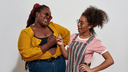 Two black women are making peace on pinkies 
