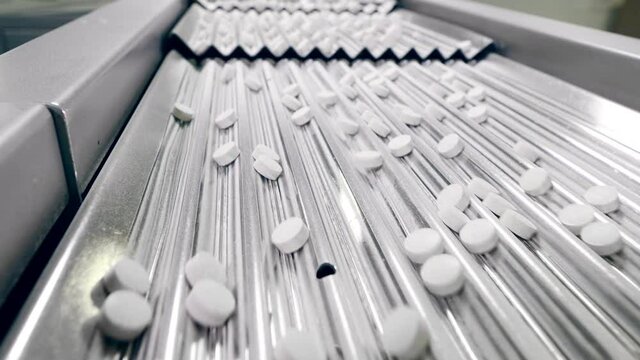 Metal transporter with multiple pills on it