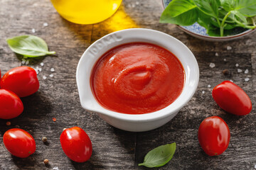 Freshmade tomato sauce in bowl