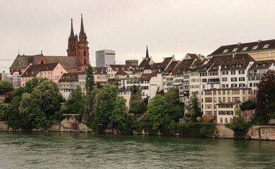 Fototapeta na wymiar Basel; Grossbasler Rheinufer mit Münster
