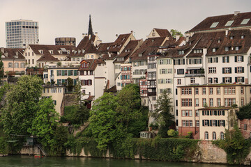Basel; Historische Skyline der Grossbasler Altstadt am Rhein