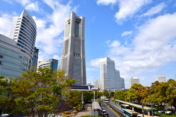 桜木町駅前の歩道橋から眺める景色