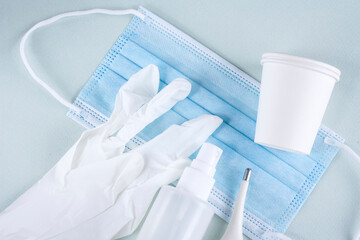 使い捨てのマスク・紙コップ・手袋、感染対策