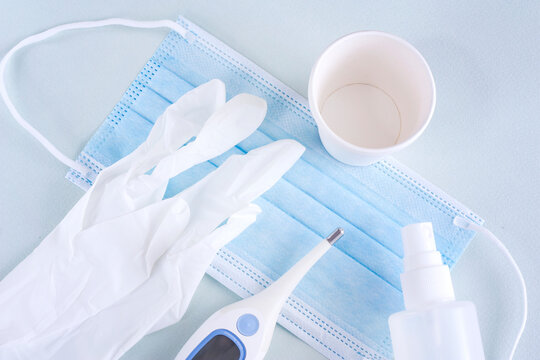 使い捨てのマスク・紙コップ・手袋、検温、消毒、感染対策