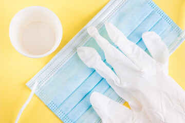 使い捨てのマスク・紙コップ・手袋、感染対策