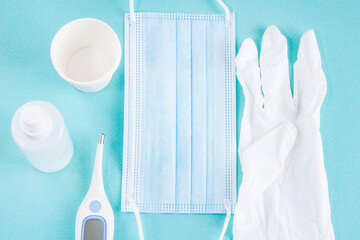 使い捨てのマスク・紙コップ・手袋、検温、消毒、感染対策