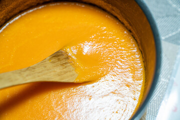 手作りのカボチャスープの写真