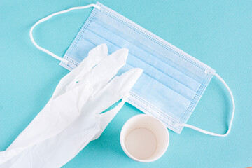 使い捨てのマスク・紙コップ・手袋、感染対策