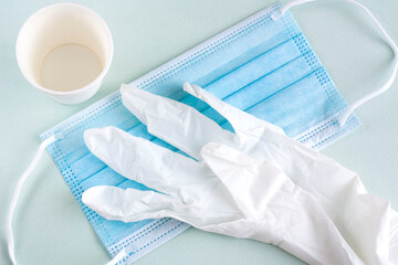 使い捨てのマスク・紙コップ・手袋、感染対策