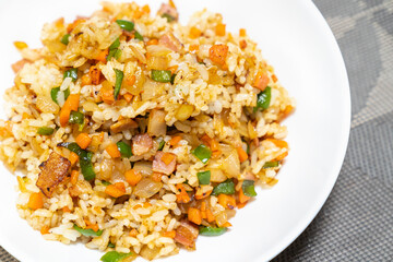 美味しそうな手作りチャーハンの写真。