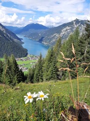 Ausblick auf den Achensee in Tirol