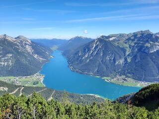Fototapeta na wymiar Ausblick auf den Achensee in Tirol