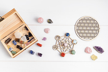 Healing chakra crystal grid therapy. Rituals with gemstones and aromatherapy for wellness, healing, meditation - obrazy, fototapety, plakaty
